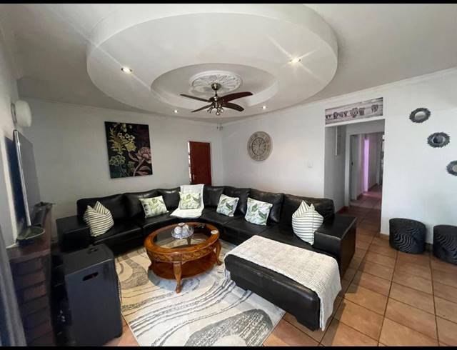 3 BEDROOM HOUSE FOR SALE IN LEONDALE